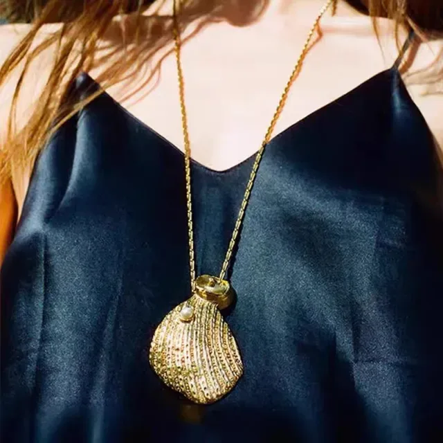 Gold White Shell-Shaped Pendant Textured Ribbed Surface Necklace 3