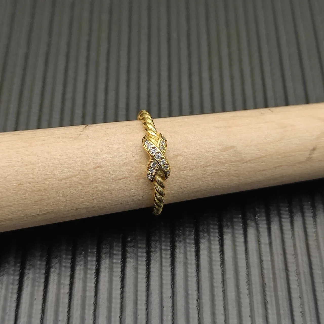 Gold White Twisted Rope Band Pavé-Set Diamonds Ring 7