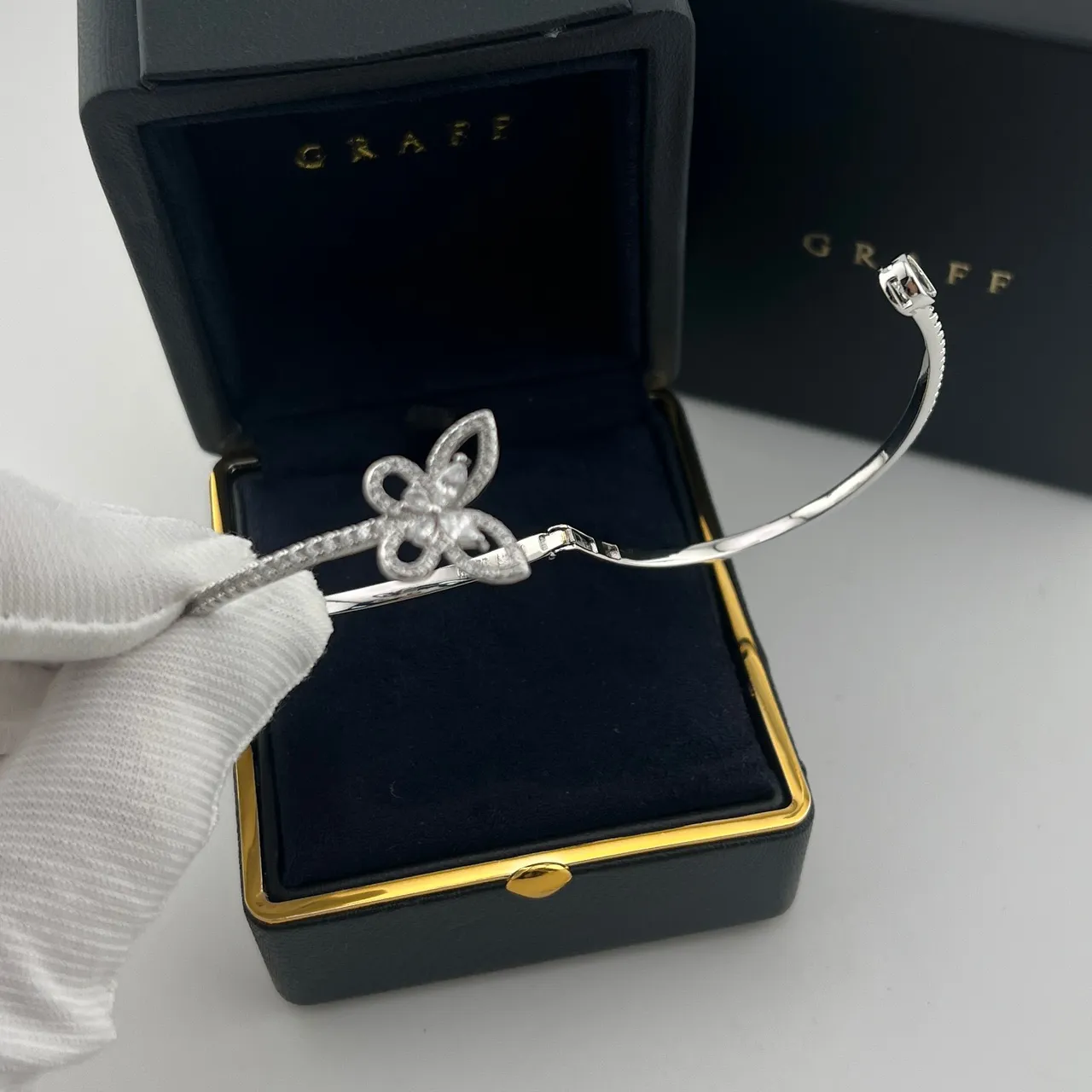 Graff Floral Pavé Bangle Bracelet 4