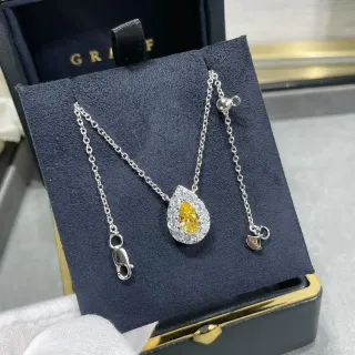 GRAFF Colar com pingente de gota com halo em prata e ouro amarelo com pedra central de corte pera