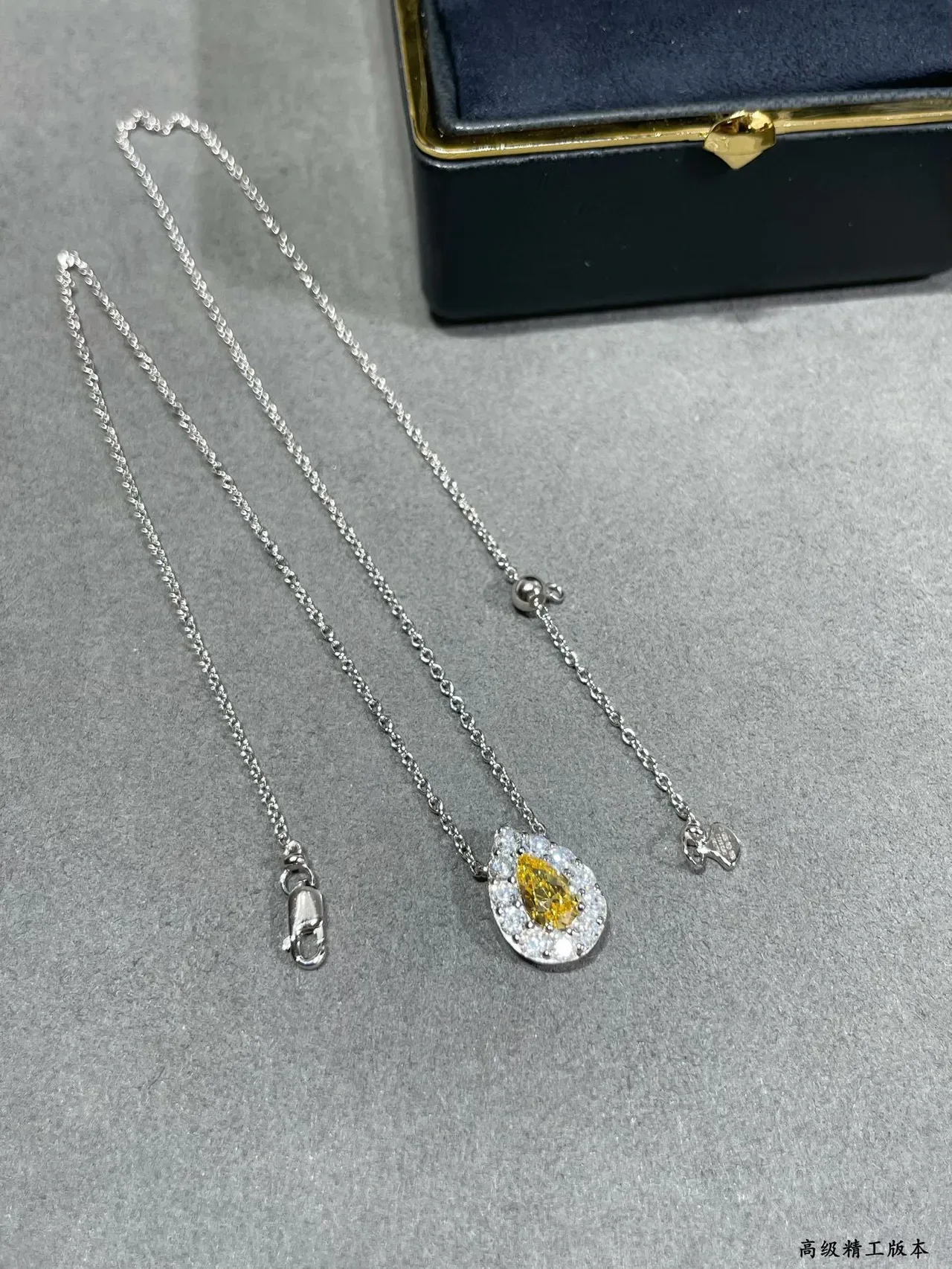 GRAFF Collier avec pendentif larme halo argent jaune pierre centrale taille poire 3