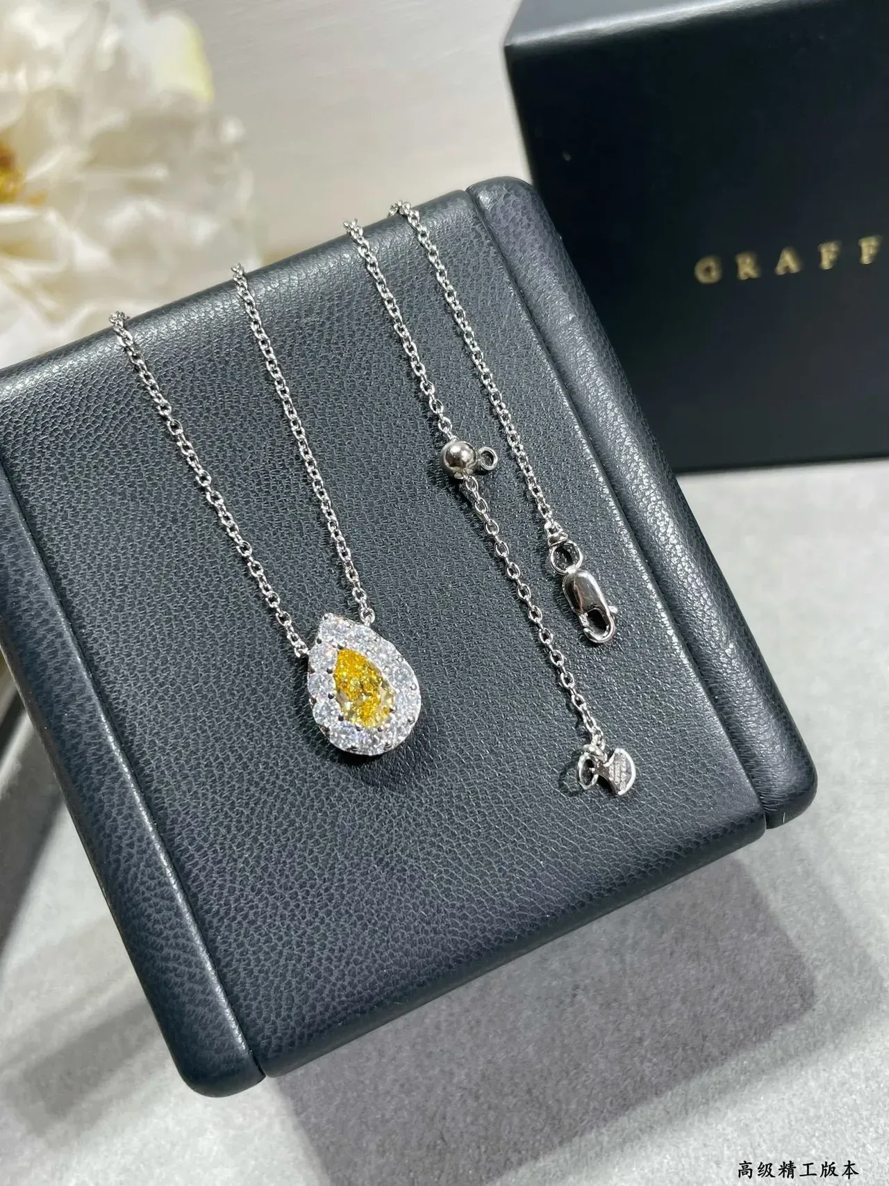 GRAFF Collier avec pendentif larme halo argent jaune pierre centrale taille poire 6