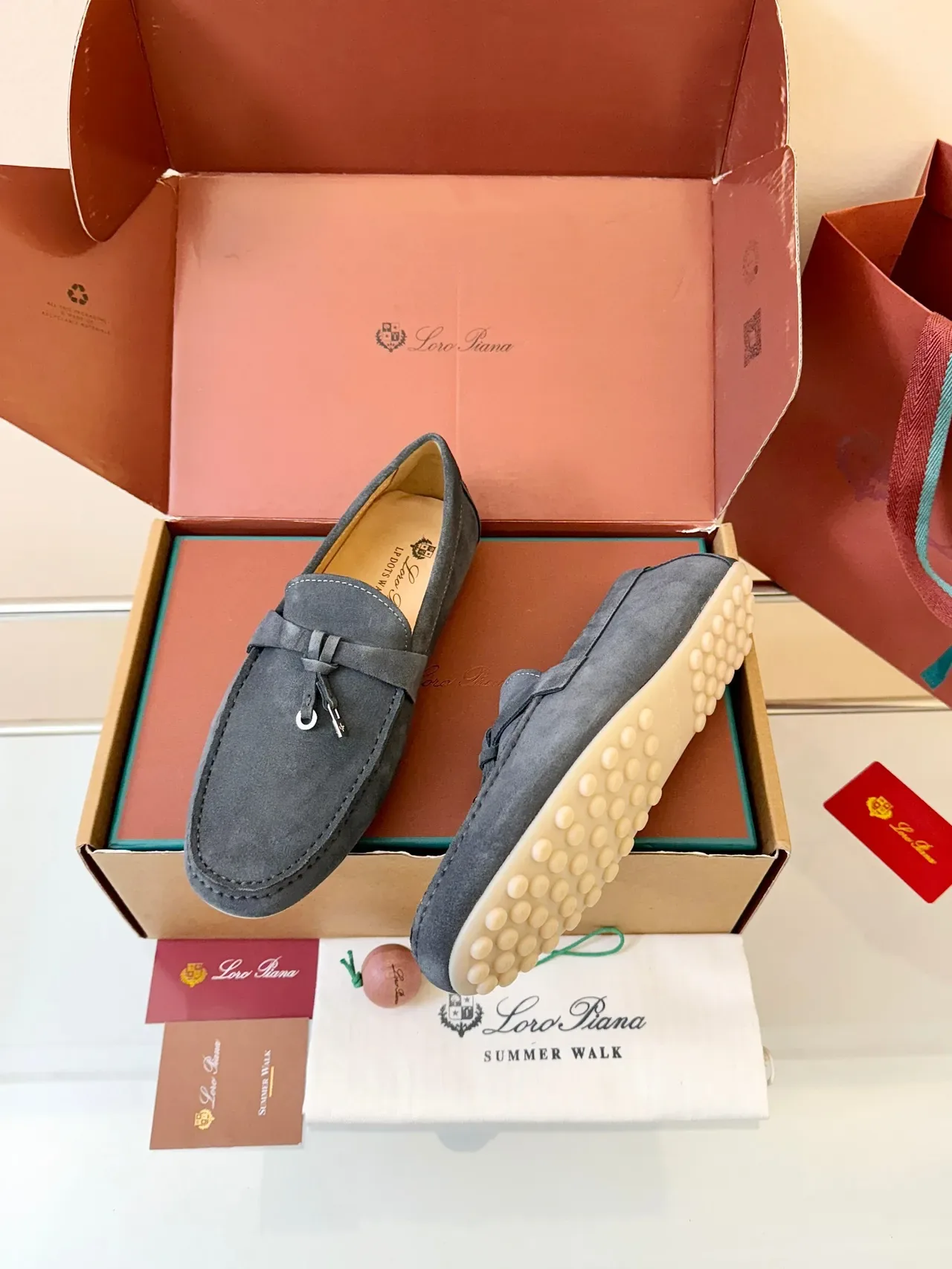 Loafer gris beige en daim avec bride frangée 2
