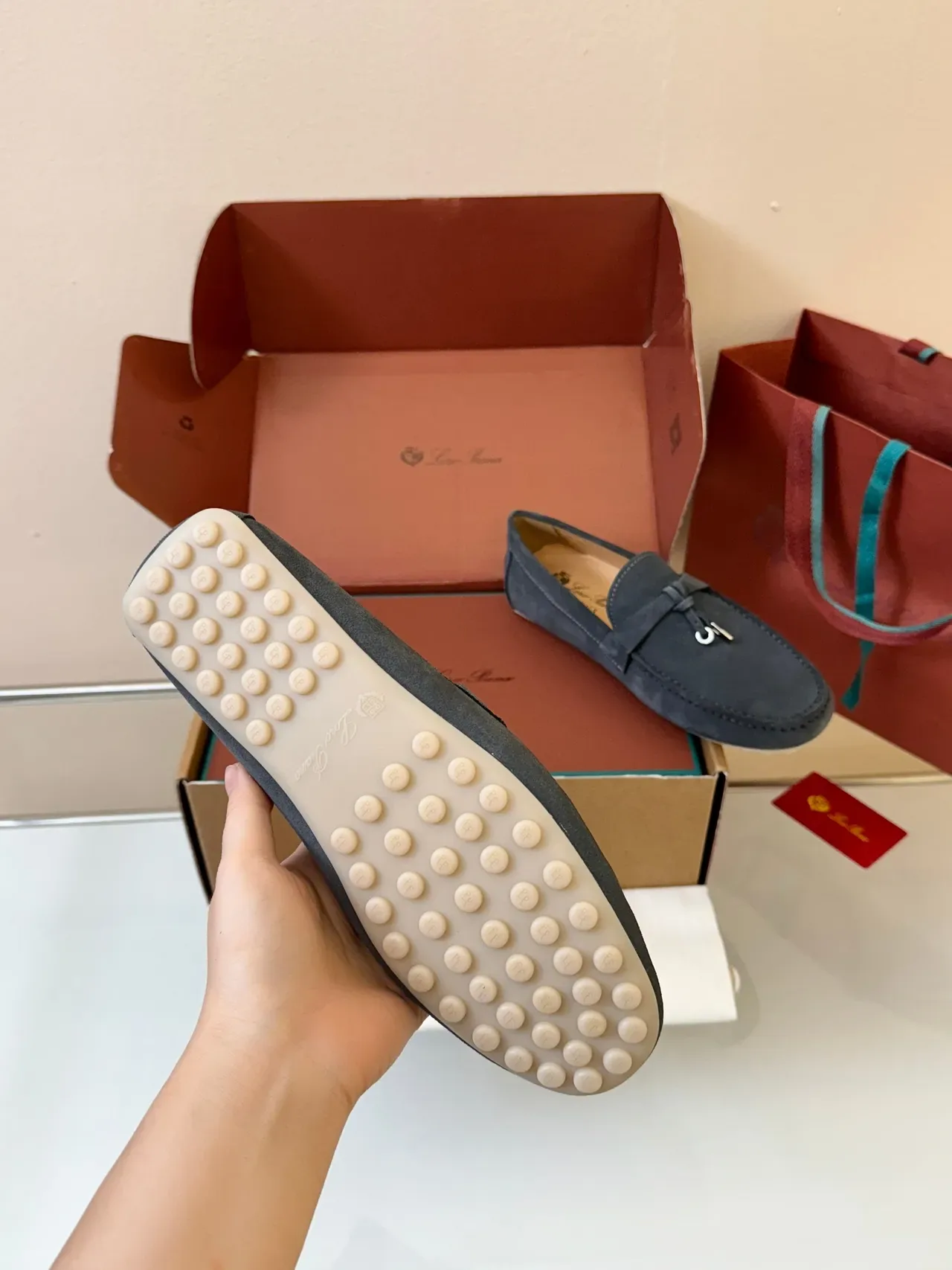 Loafer gris beige en daim avec bride frangée 5