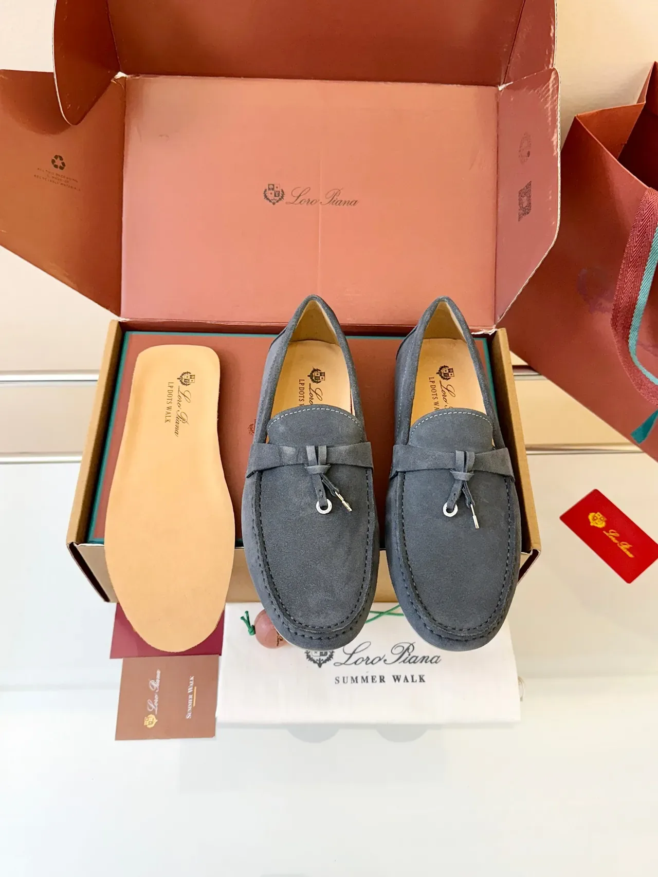 Loafer gris beige en daim avec bride frangée 6