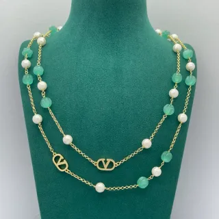 Collar de cuentas verde y dorado de dos hilos