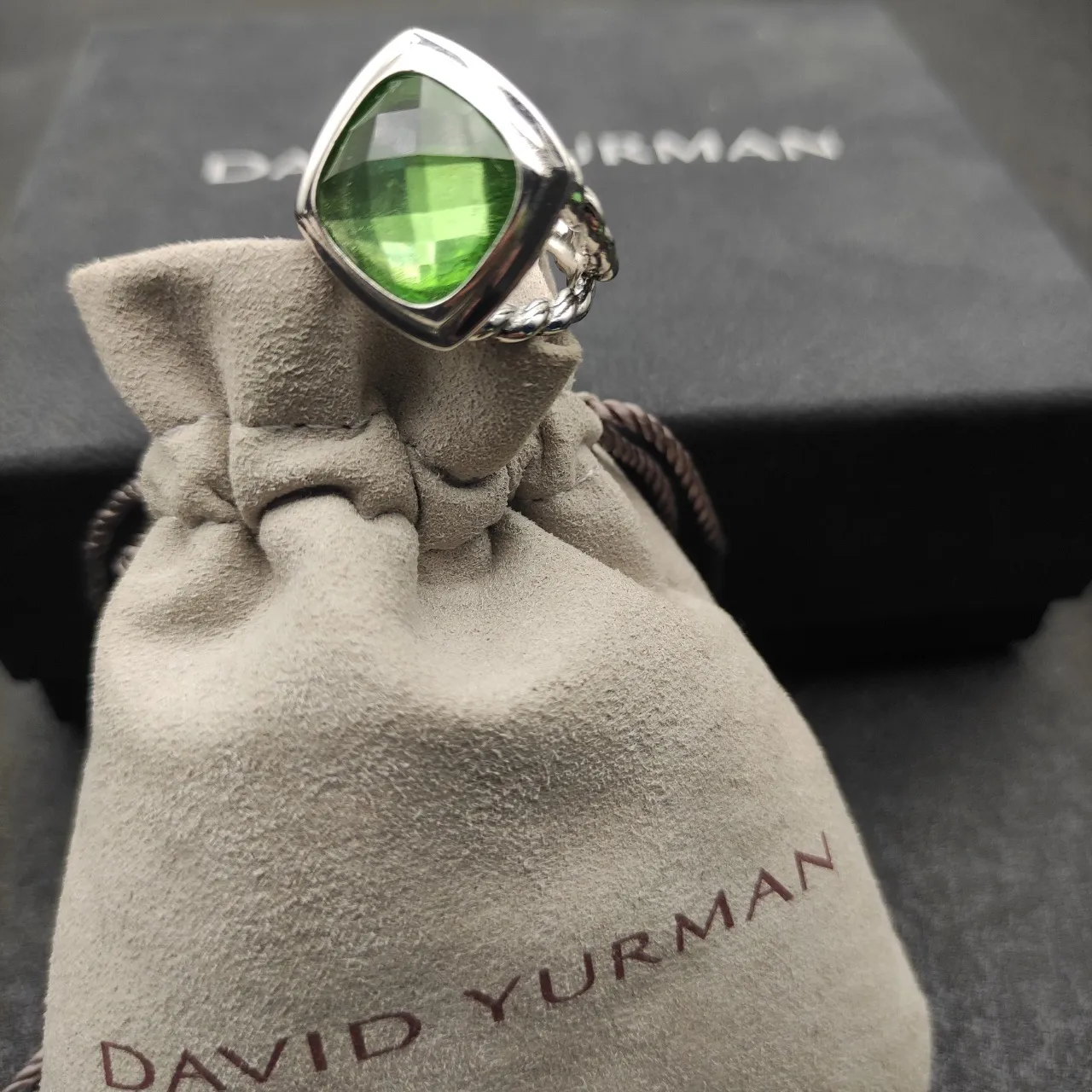 Green Silver Cushion-Cut Gemstone Twisted Rope-Style Band Ring 2