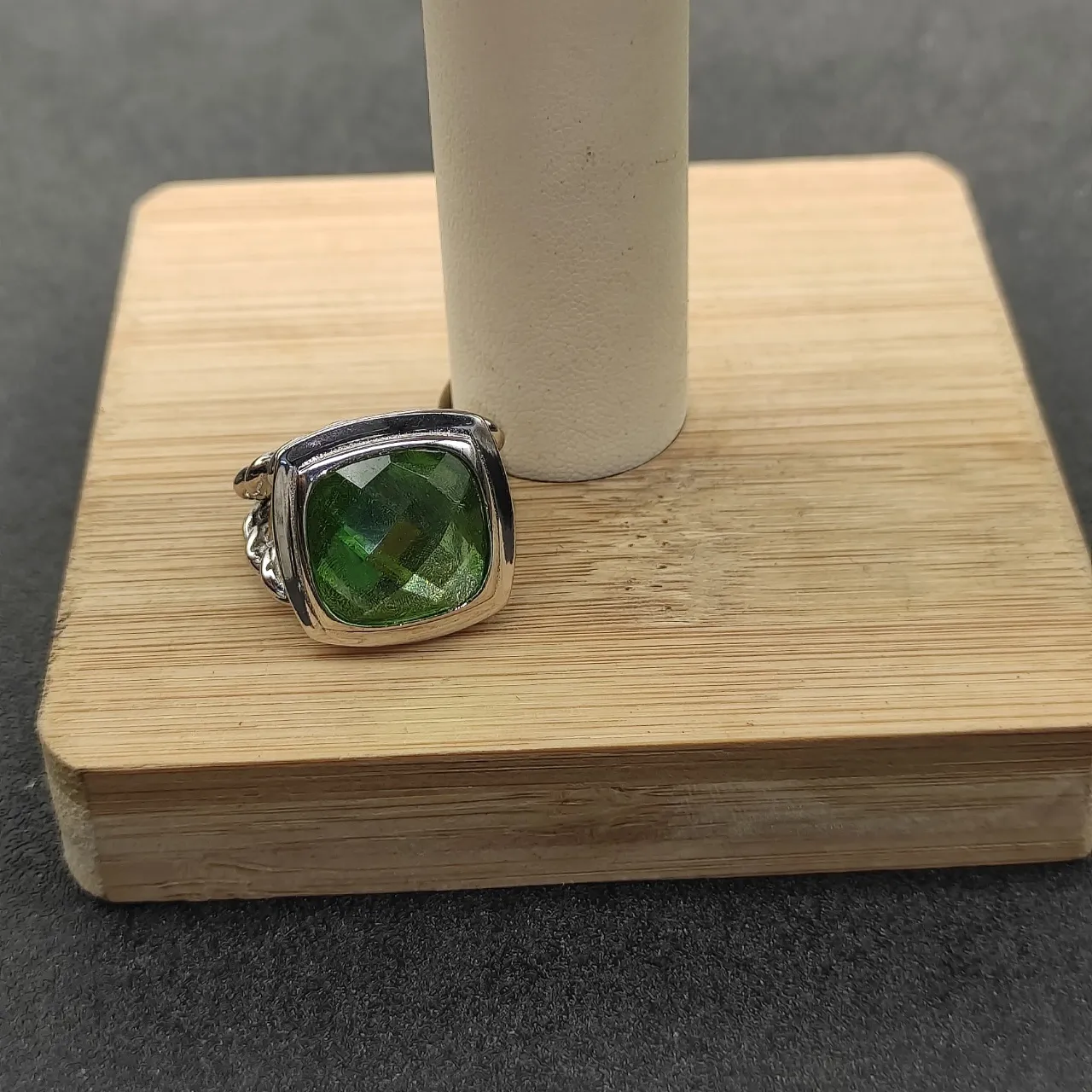 Green Silver Cushion-Cut Gemstone Twisted Rope-Style Band Ring 7