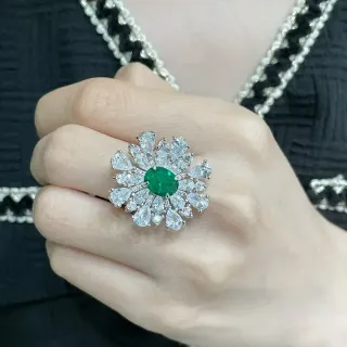 Green Silver Floral Cluster Oval Center Stone Ring