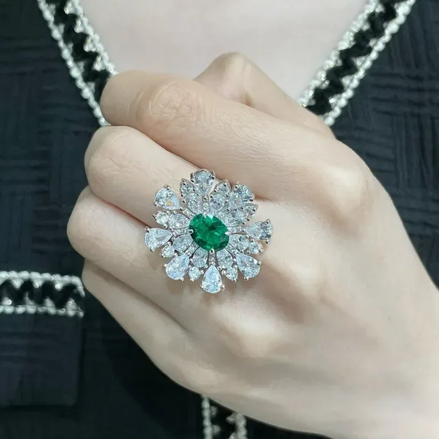 Green Silver Floral Cluster Oval Center Stone Ring 9