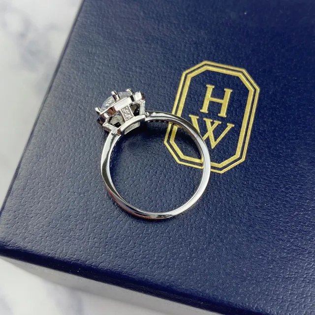 Halo Setting Scalloped Bezel Pavé Band Ring 8