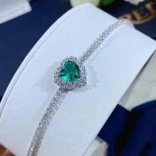 Bracelete em forma de coração gema verde Pavé Halo prata