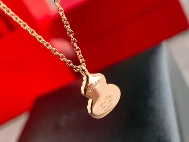 Heart-Shaped Mother-of-Pearl and Pavé Stone Pendant Necklace 3