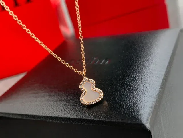 Heart-Shaped Mother-of-Pearl and Pavé Stone Pendant Necklace 7