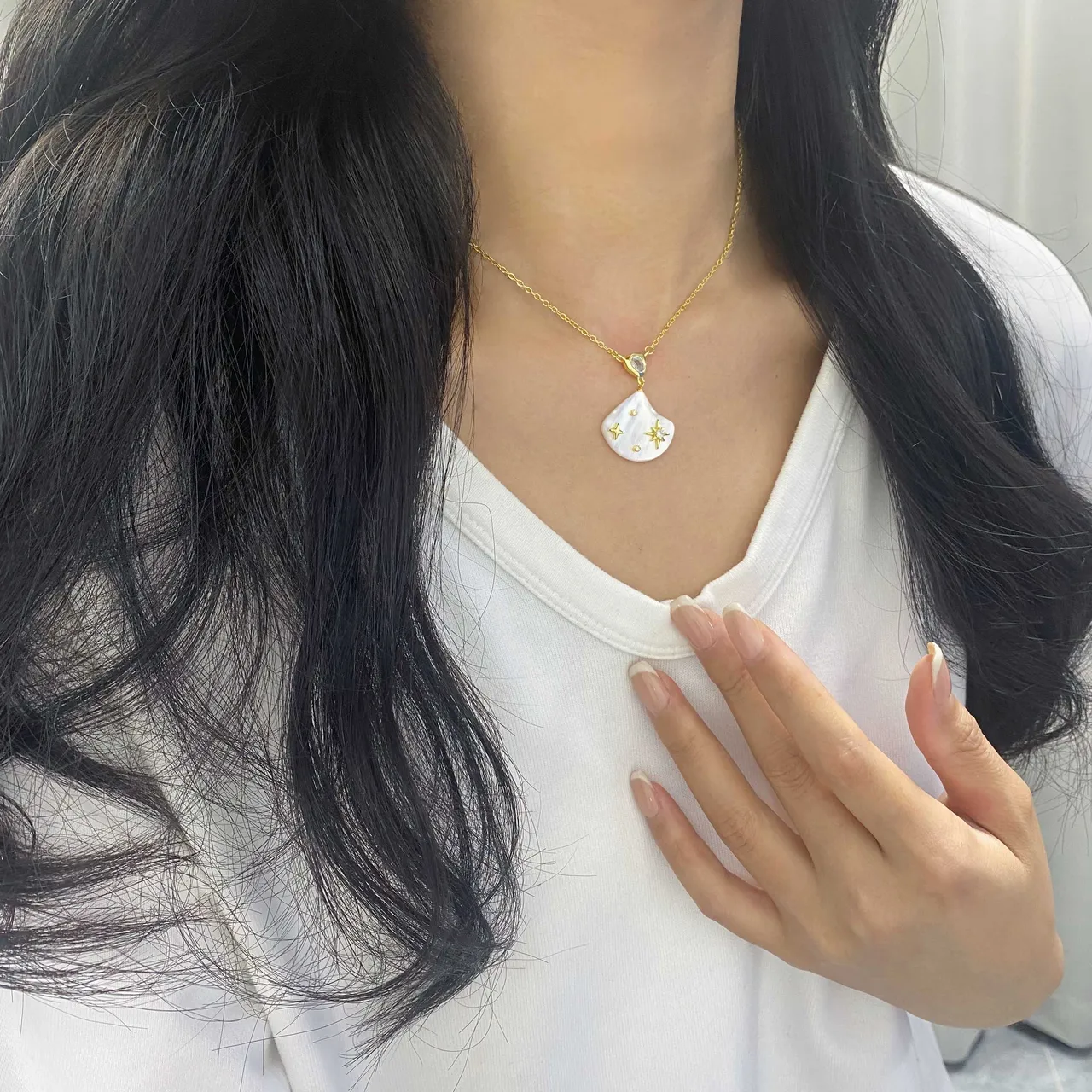 HEFANG Gold-Tone Star Motif Mother-of-Pearl Pendant Necklace 2
