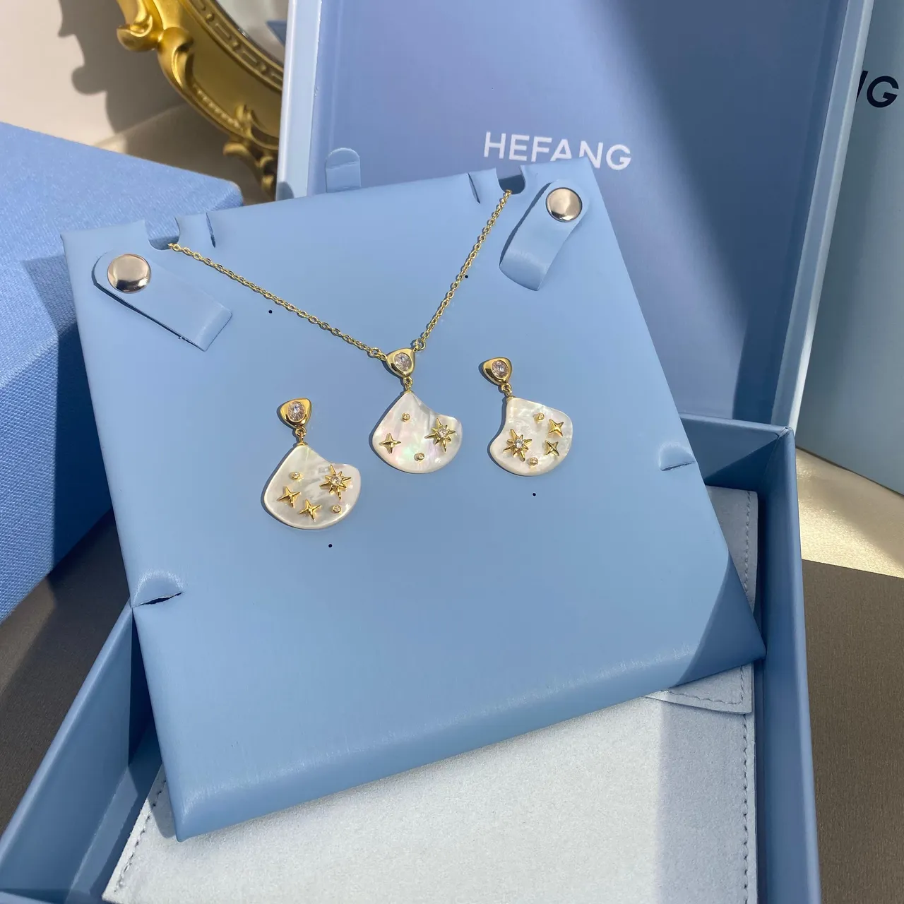 HEFANG Gold-Tone Star Motif Mother-of-Pearl Pendant Necklace 4