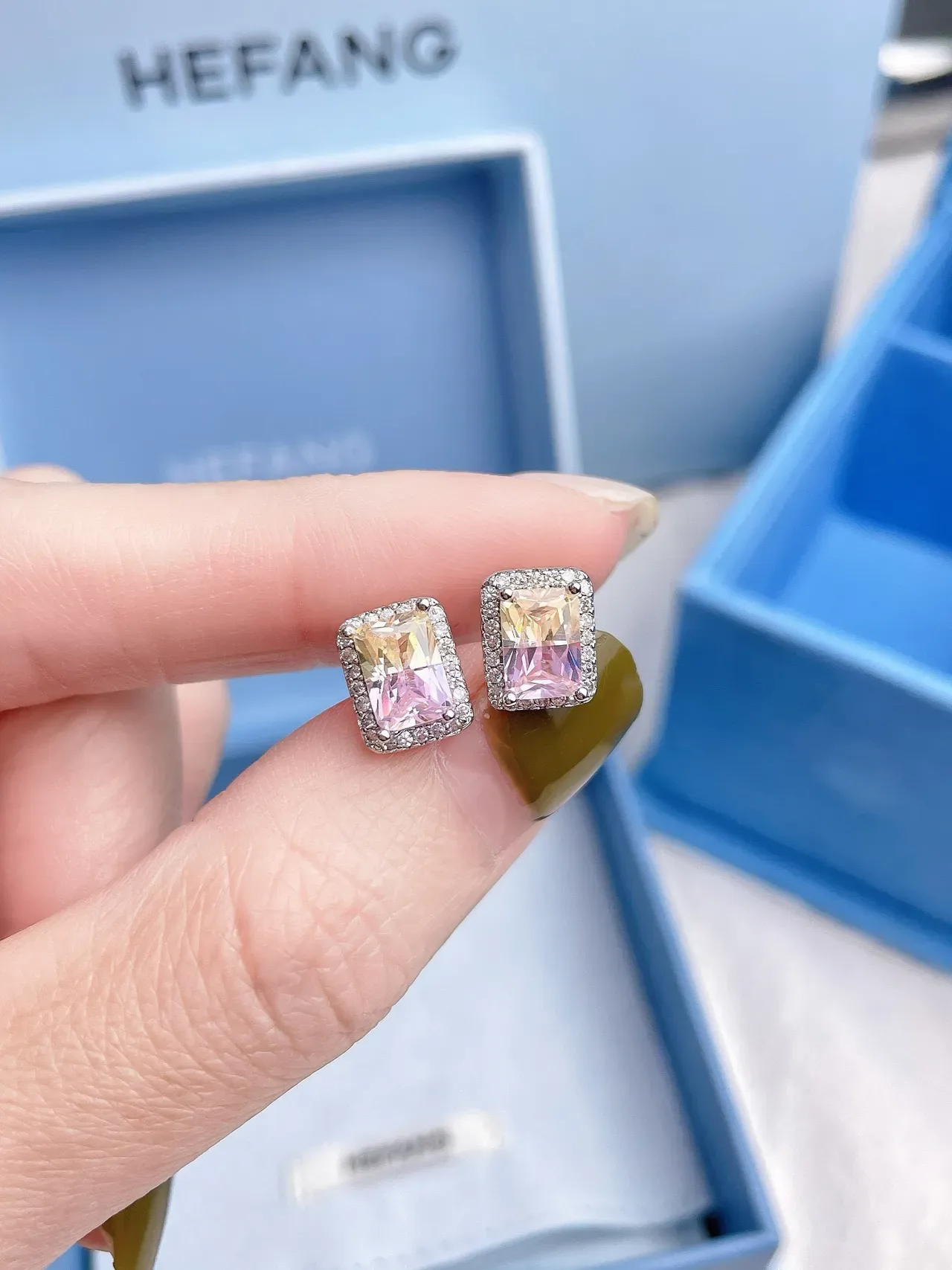 HEFANG Rectangular Halo Stud Earrings 9
