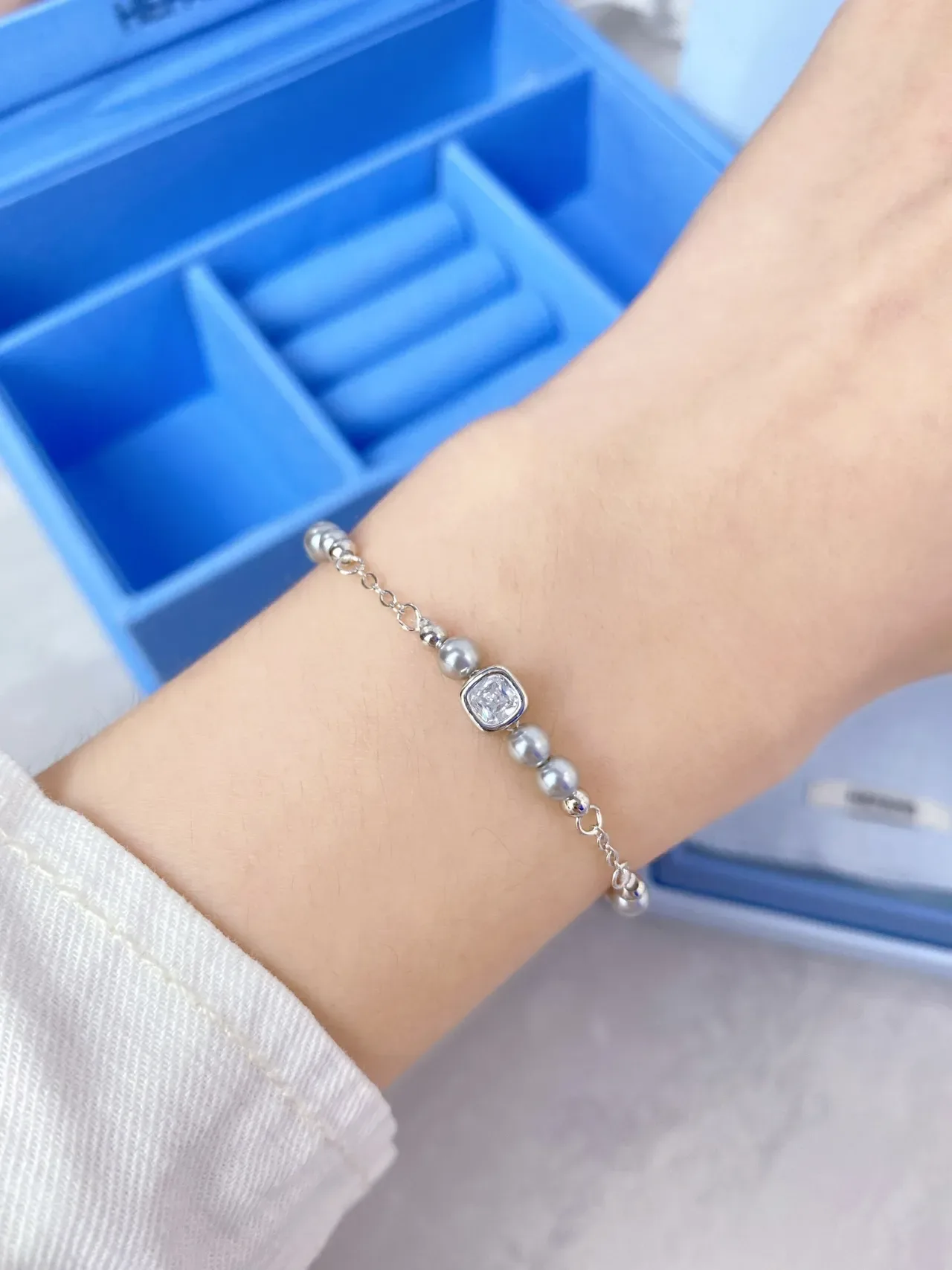 HEFANG Silver Chain Pearl Bead Square Crystal Bracelet 3