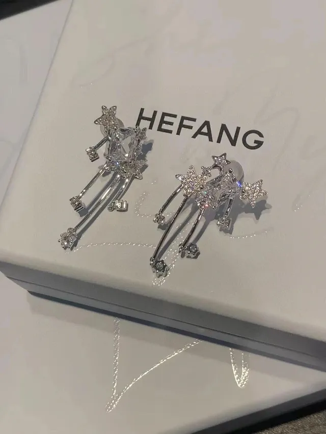 HEFANG Star-Motif Crystal Dangling Earrings 2