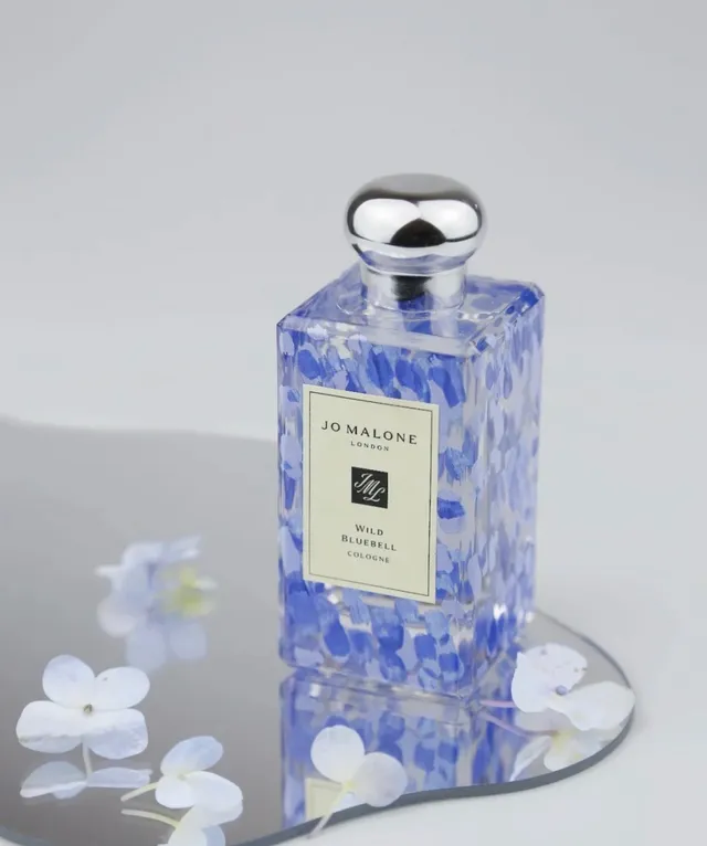 Jo Malone London Wild Bluebell Garrafa retangular de vidro azul prata com pétalas de flores incrustadas perfume 4