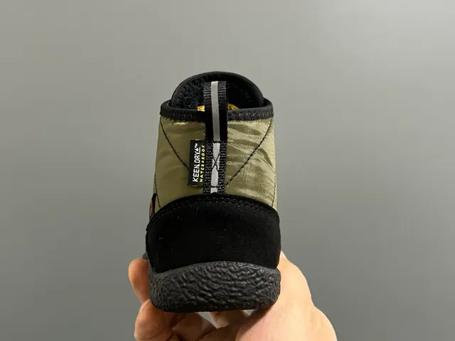 KEEN Bottes de neige noires multicolores matelassées avec isolation imprimé floral sur la partie supérieure 23