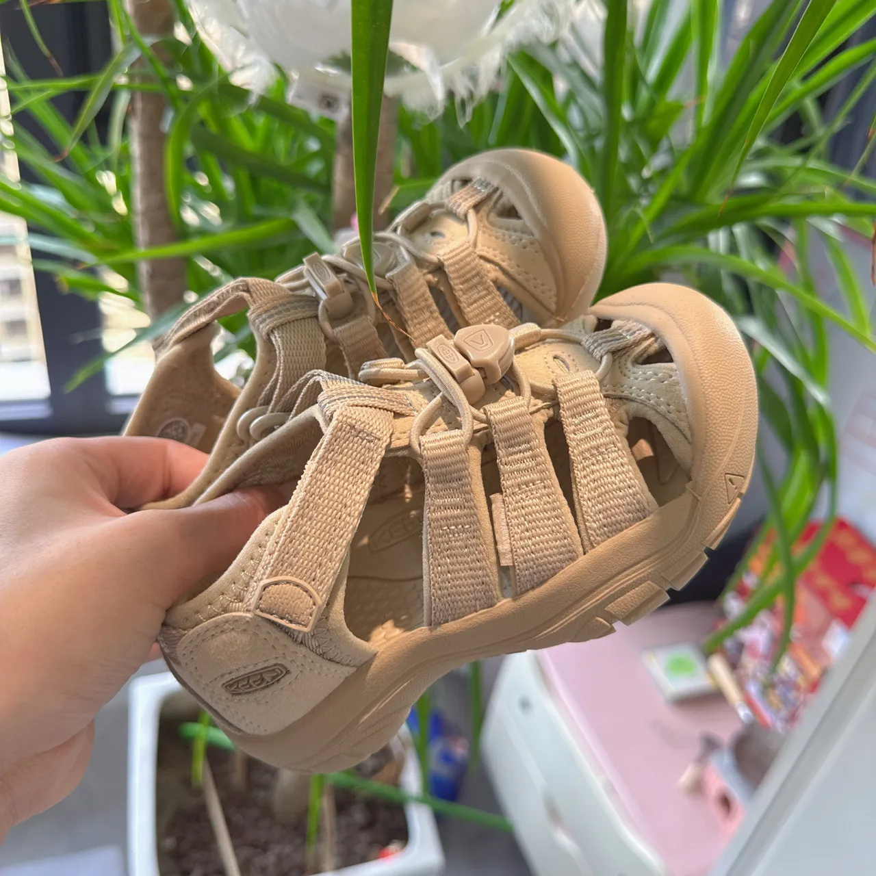 Keen Newport Rose Beige Lanières Ajustables Boucles et Crochets Garde-Doigt en Caoutchouc Sandales Casuales 3