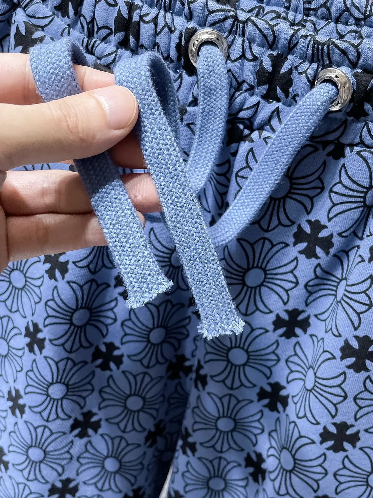 Light Blue Floral-Print Elastic-Waist Relaxed Shorts 7