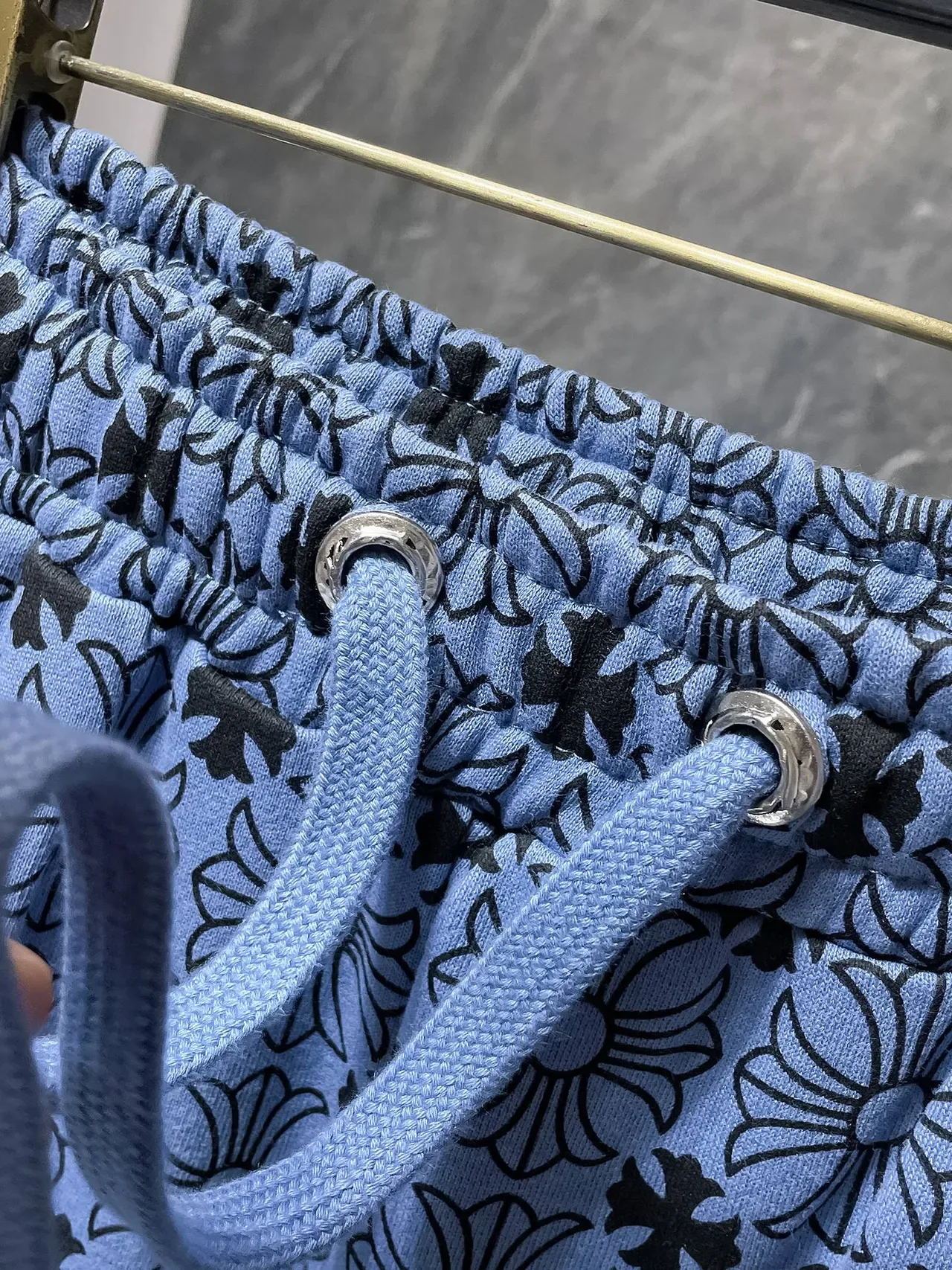 Light Blue Floral-Print Elastic-Waist Relaxed Shorts 8