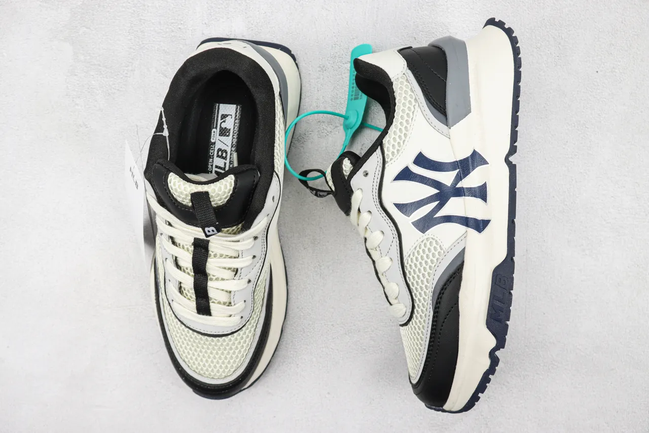 MLB New York Yankees Logo Chunky Lifestyle Sneaker 3