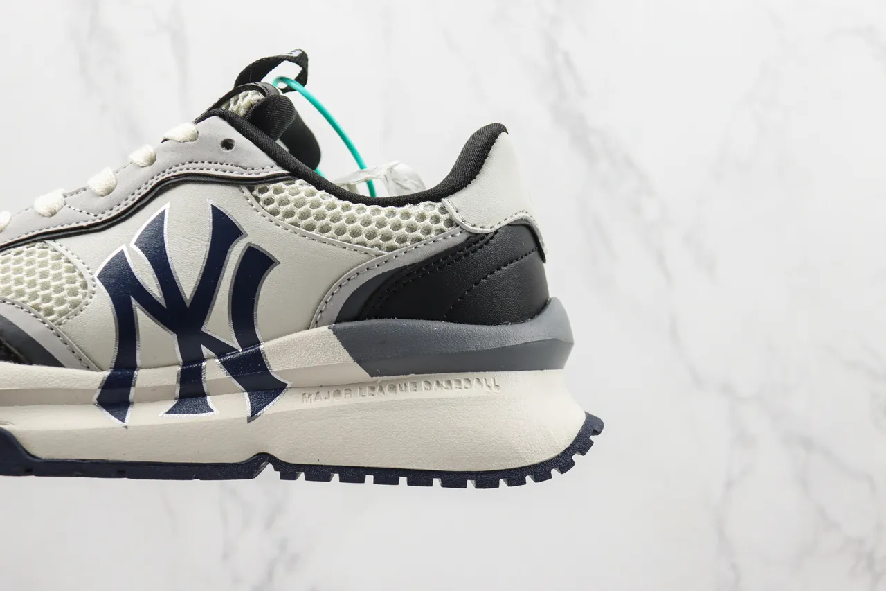 MLB New York Yankees Logo Chunky Lifestyle Sneaker 7
