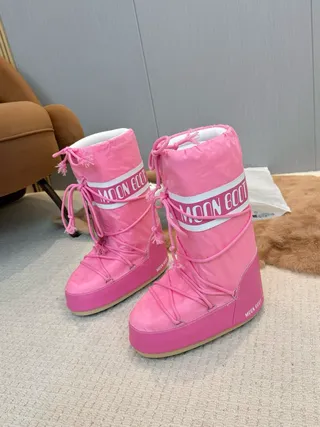 Moon Boot Classic Pink Drawstring Snow Boots 2