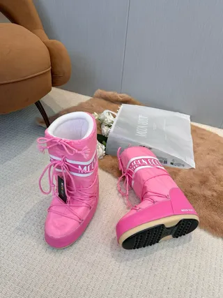 Moon Boot Classic Pink Drawstring Snow Boots 7