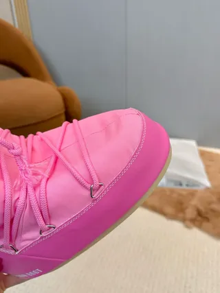 Moon Boot Classic Pink Drawstring Snow Boots 8