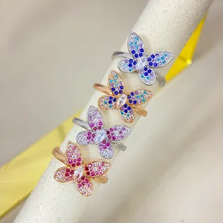 Anel de Cristais Pavé-Set com motivo de borboleta em ouro multicolor