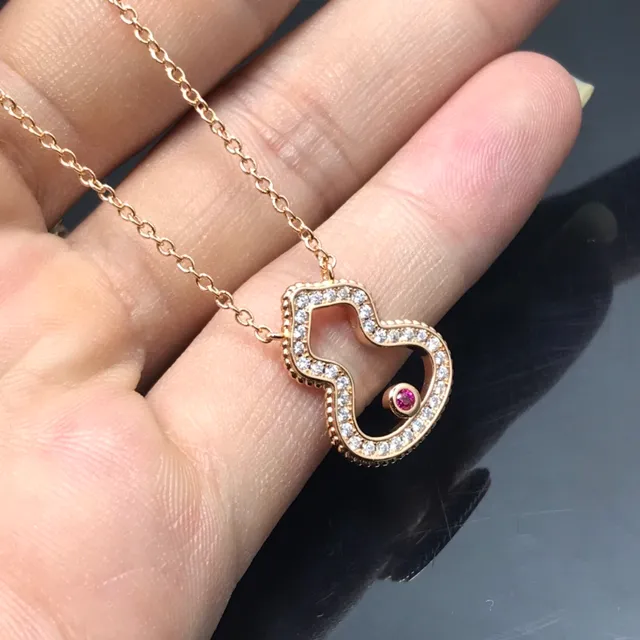 oeelin Gold Red Gourd-Shaped Openwork Pendant Pavé-Set Diamonds Necklace 2