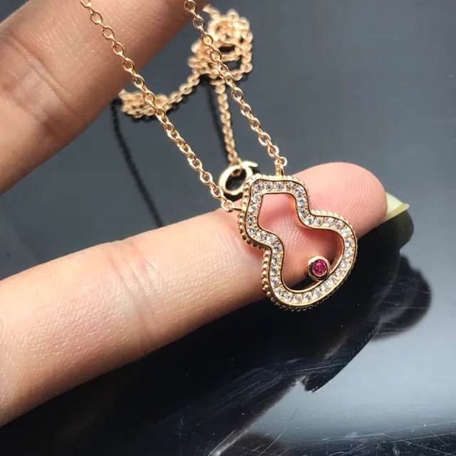 oeelin Gold Red Gourd-Shaped Openwork Pendant Pavé-Set Diamonds Necklace 4