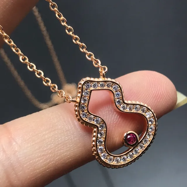 oeelin Gold Red Gourd-Shaped Openwork Pendant Pavé-Set Diamonds Necklace 5