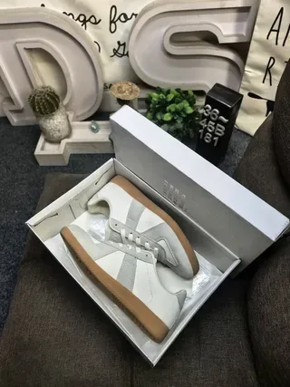 Off-White and Light Gray Lifestyle Sneakers 3