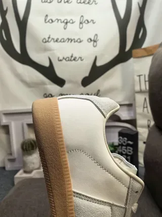 Off-White and Light Gray Lifestyle Sneakers 4