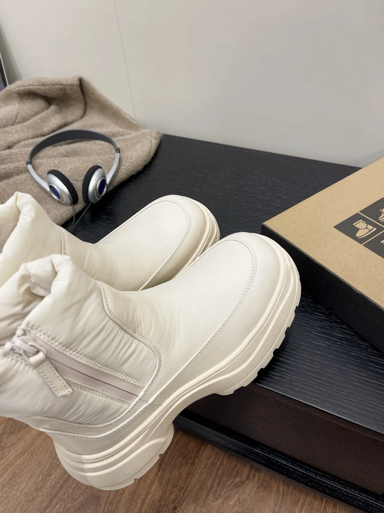 Off-White Botas de tornozelo chunky com plataforma e gola puffer 7