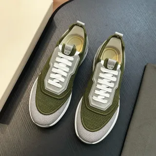Zapatillas de malla verde oliva y gris de bajo corte