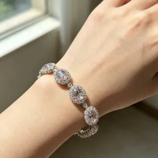 Pulsera de gemas rosadas con halo