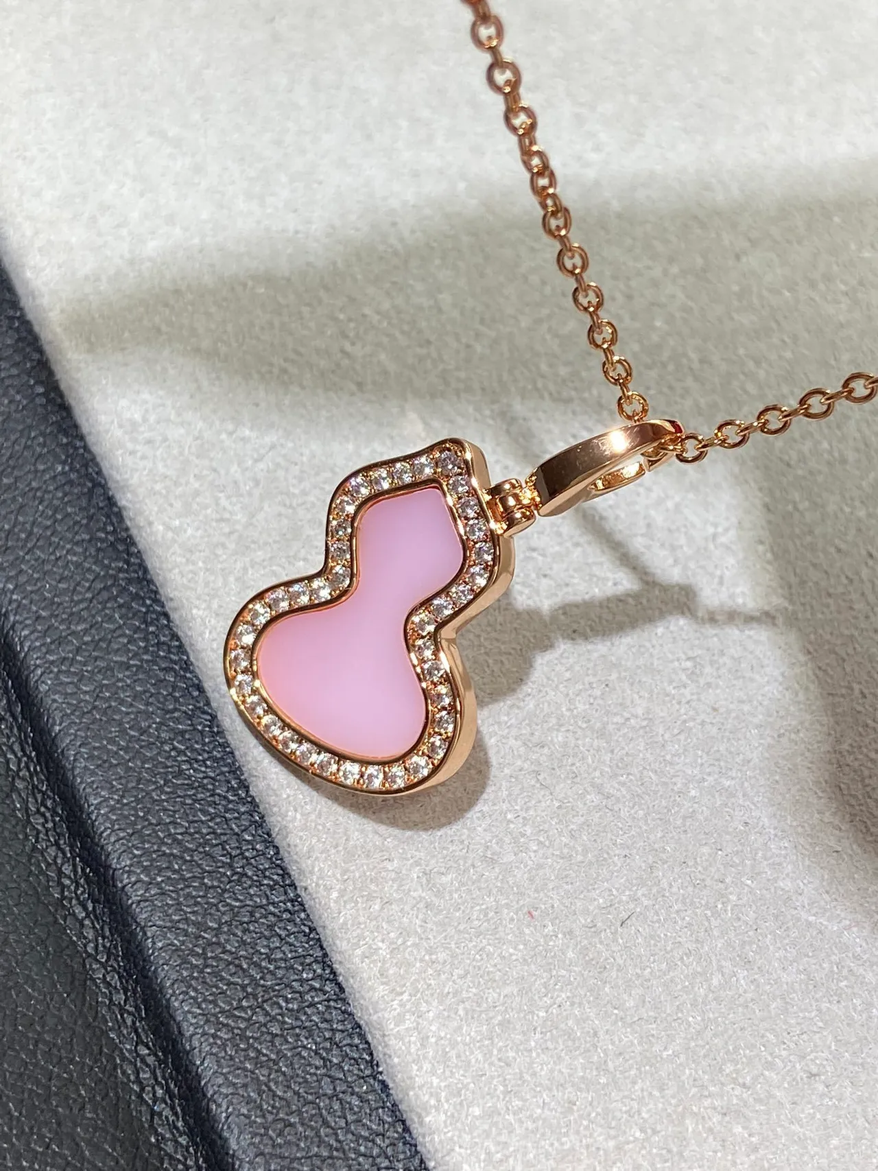 Pink Gourd-Shaped Pavé Crystal Pendant Necklace 3
