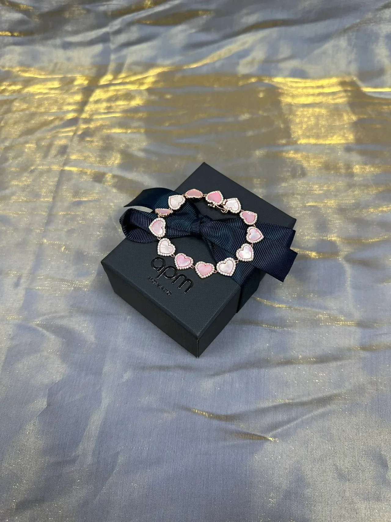 Bracelet en or doré avec cinq pierres et cœur de nacre rose en bezel 4