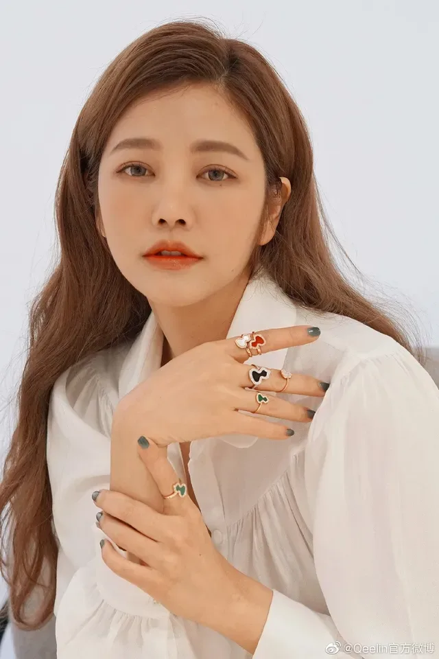 Qeelin Wulu Bague mère-de-perle et diamants pavé 4
