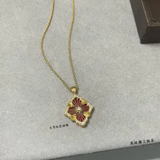 Collier pendentif floral en émail rouge à quatre feuilles