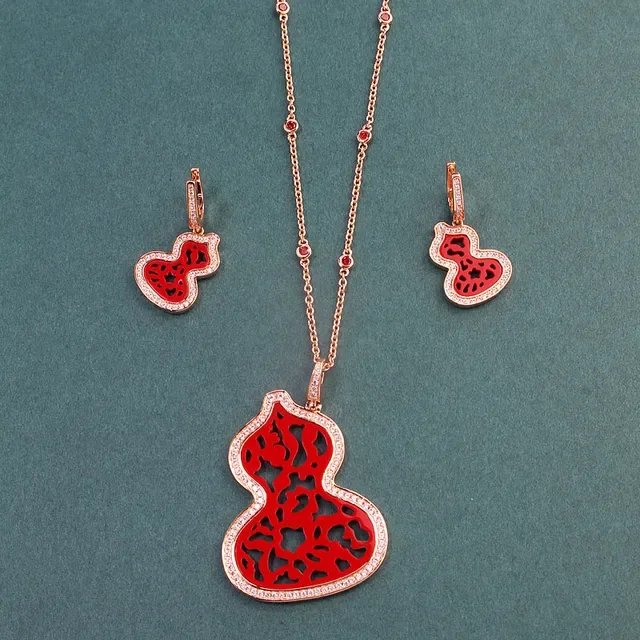 Red Gold Gourd-Shaped Pendant Filigree Cutout Design Necklace 7
