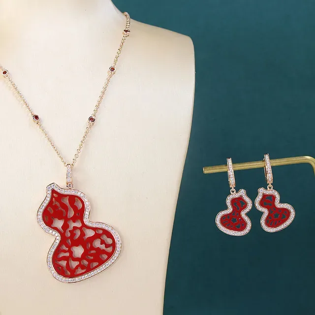 Red Gold Gourd-Shaped Pendant Filigree Cutout Design Necklace 8