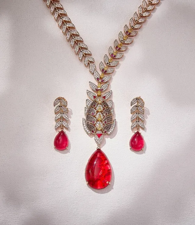 Red Gold Leaf-Motif Chain Pavé-Set Stones Necklace 2