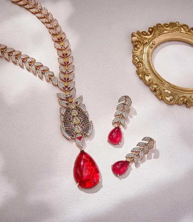 Red Gold Leaf-Motif Chain Pavé-Set Stones Necklace 3